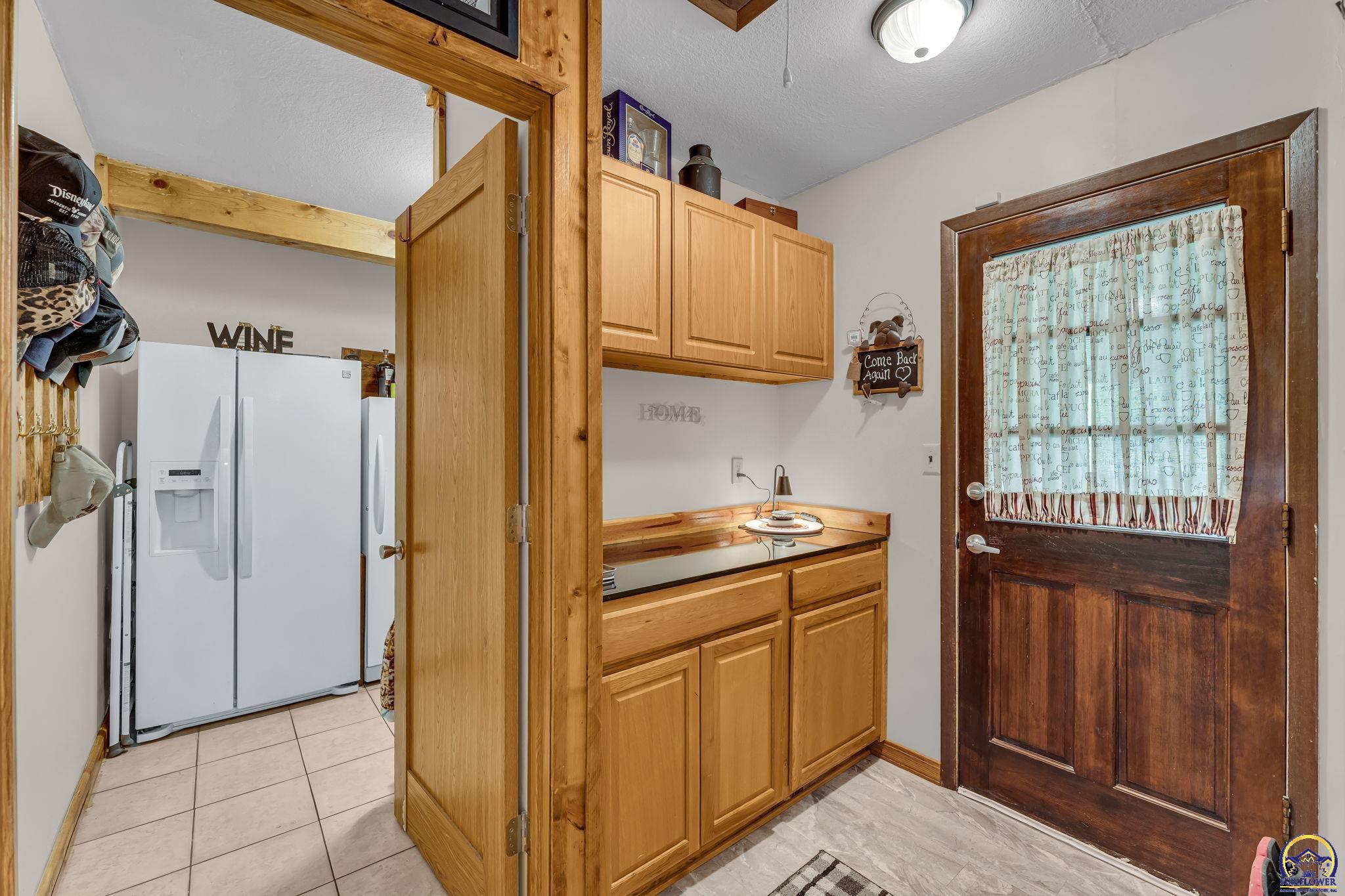 4832 Northeast Kincaid Road Topeka, KS 66617 - Photo 21 of 63