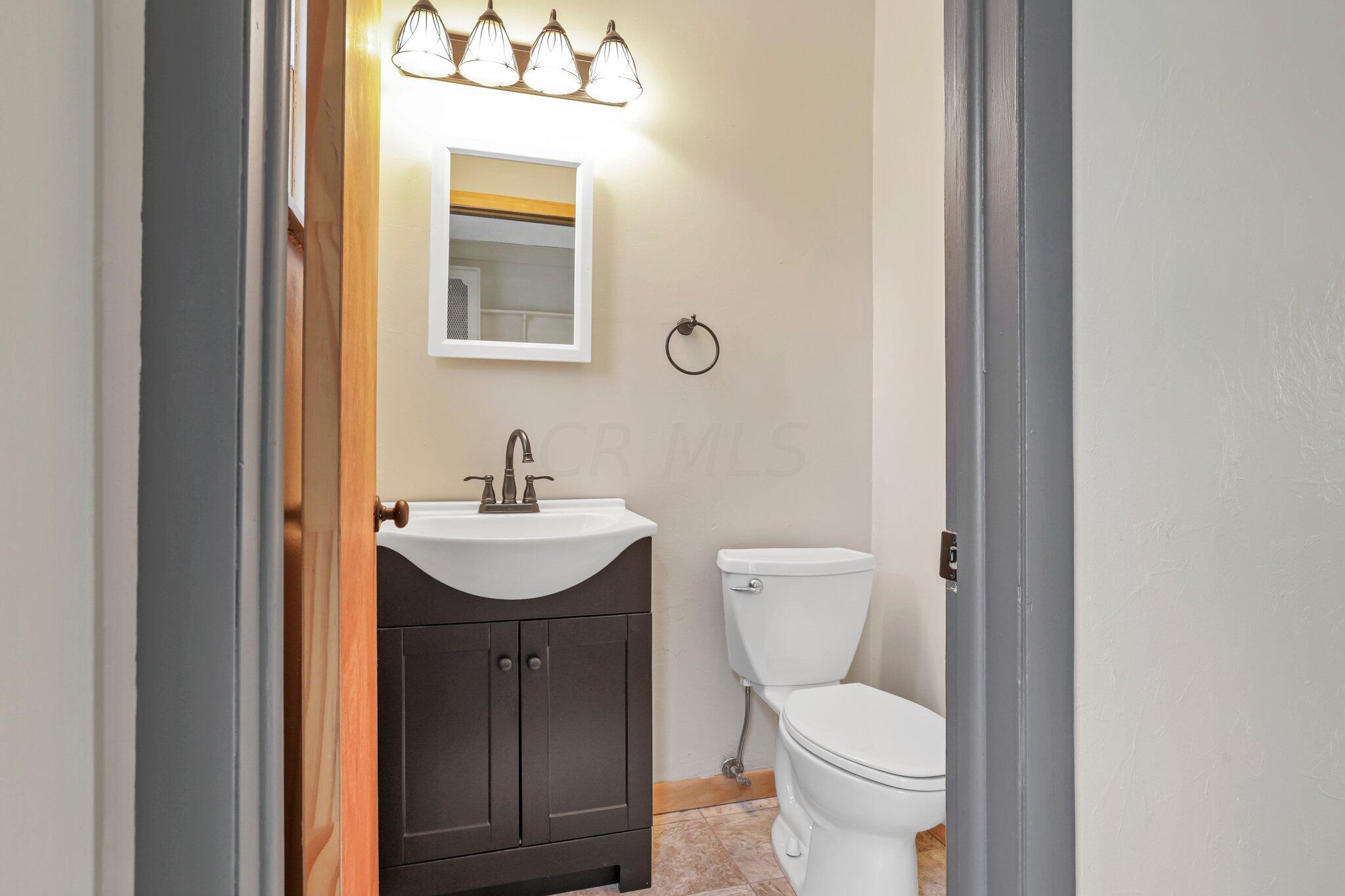 2470 Merbrook Road Columbus, OH 43235 - Photo 23 of 50 19-web-or-mls-5F3A0390