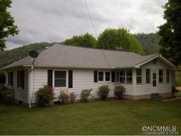 2078 Murray Road Canton, NC 28716 - Photo 8 of 20 a house that has a big yard with wooden fence