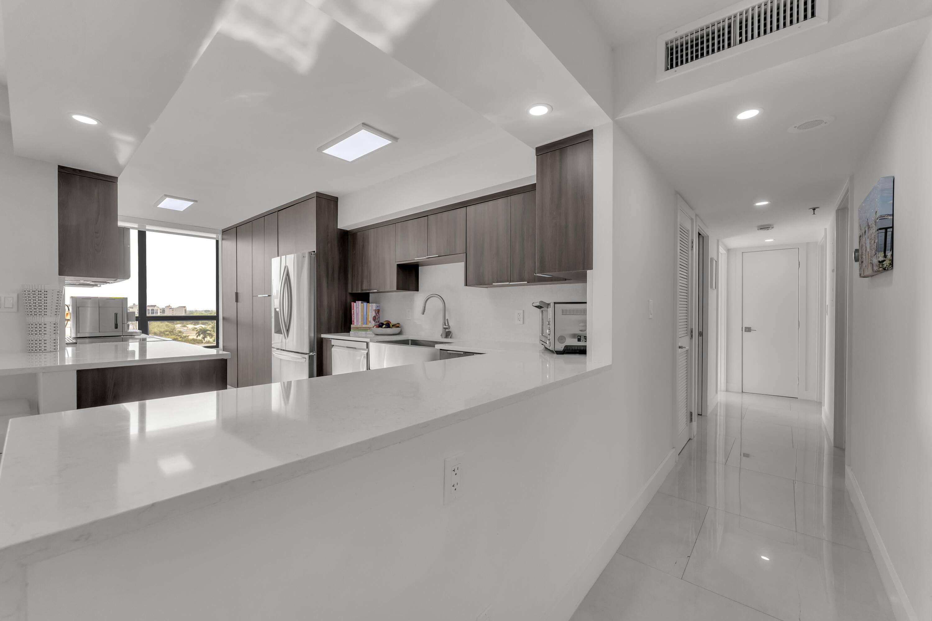 7178 Promenade Drive, Unit 801B Boca Raton, FL 33433 - Photo 18 of 46 hallway