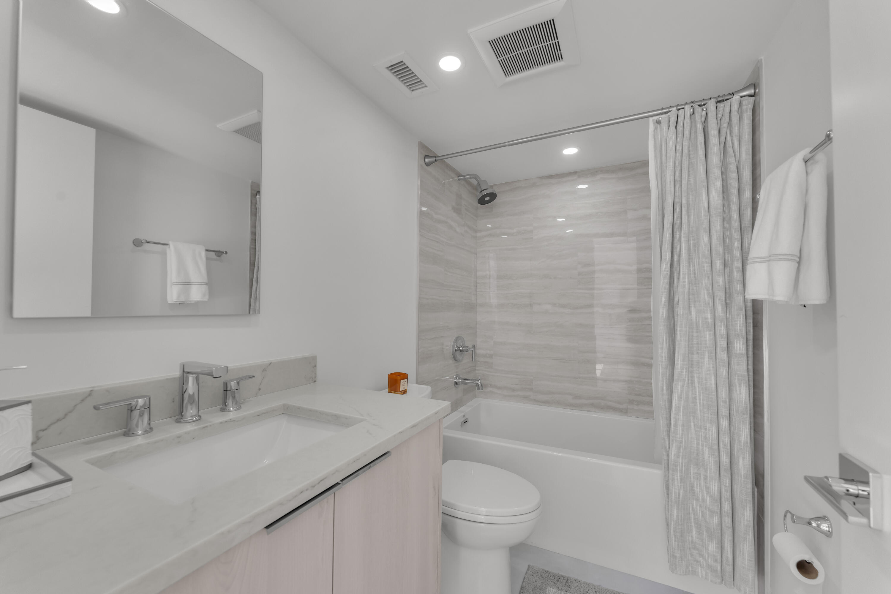 7178 Promenade Drive, Unit 801B Boca Raton, FL 33433 - Photo 27 of 46 guest bath