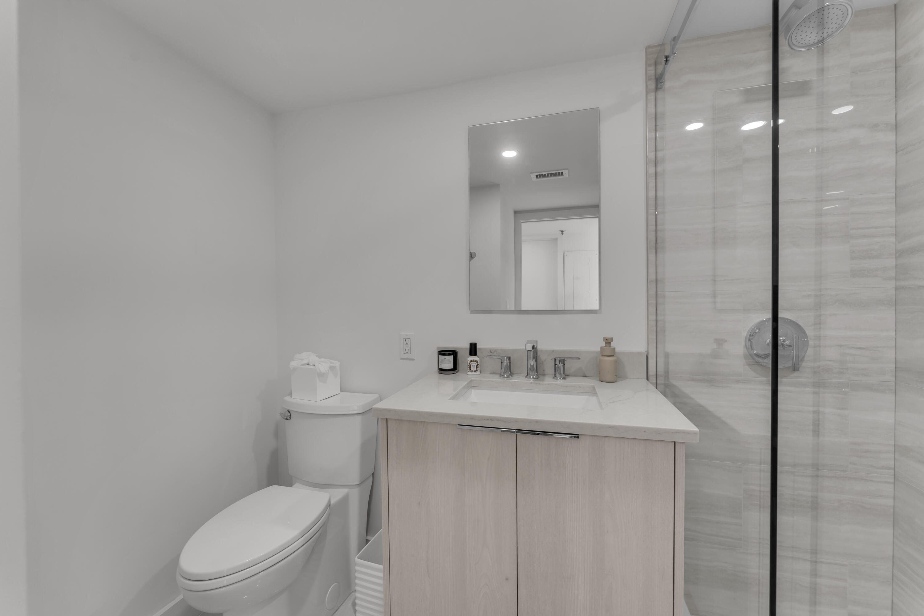 7178 Promenade Drive, Unit 801B Boca Raton, FL 33433 - Photo 29 of 46 guest bath