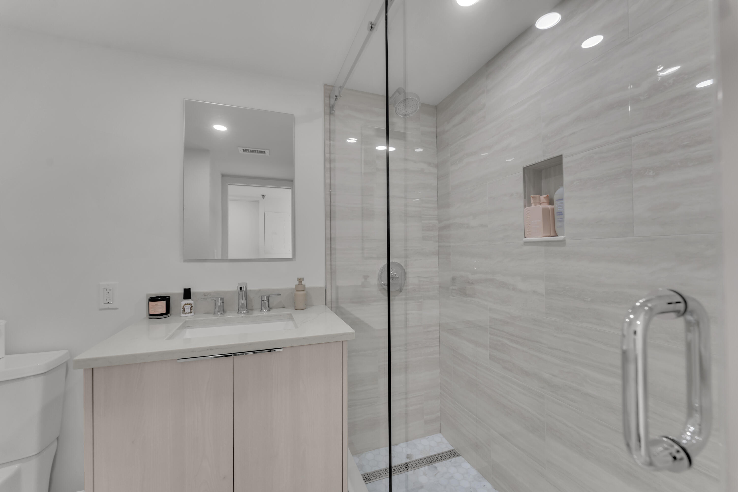 7178 Promenade Drive, Unit 801B Boca Raton, FL 33433 - Photo 30 of 46 guest bath