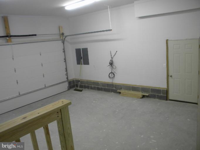 11 Brookfield Road Pasadena, MD 21122 - Photo 5 of 25 2 CAR GARAGE
