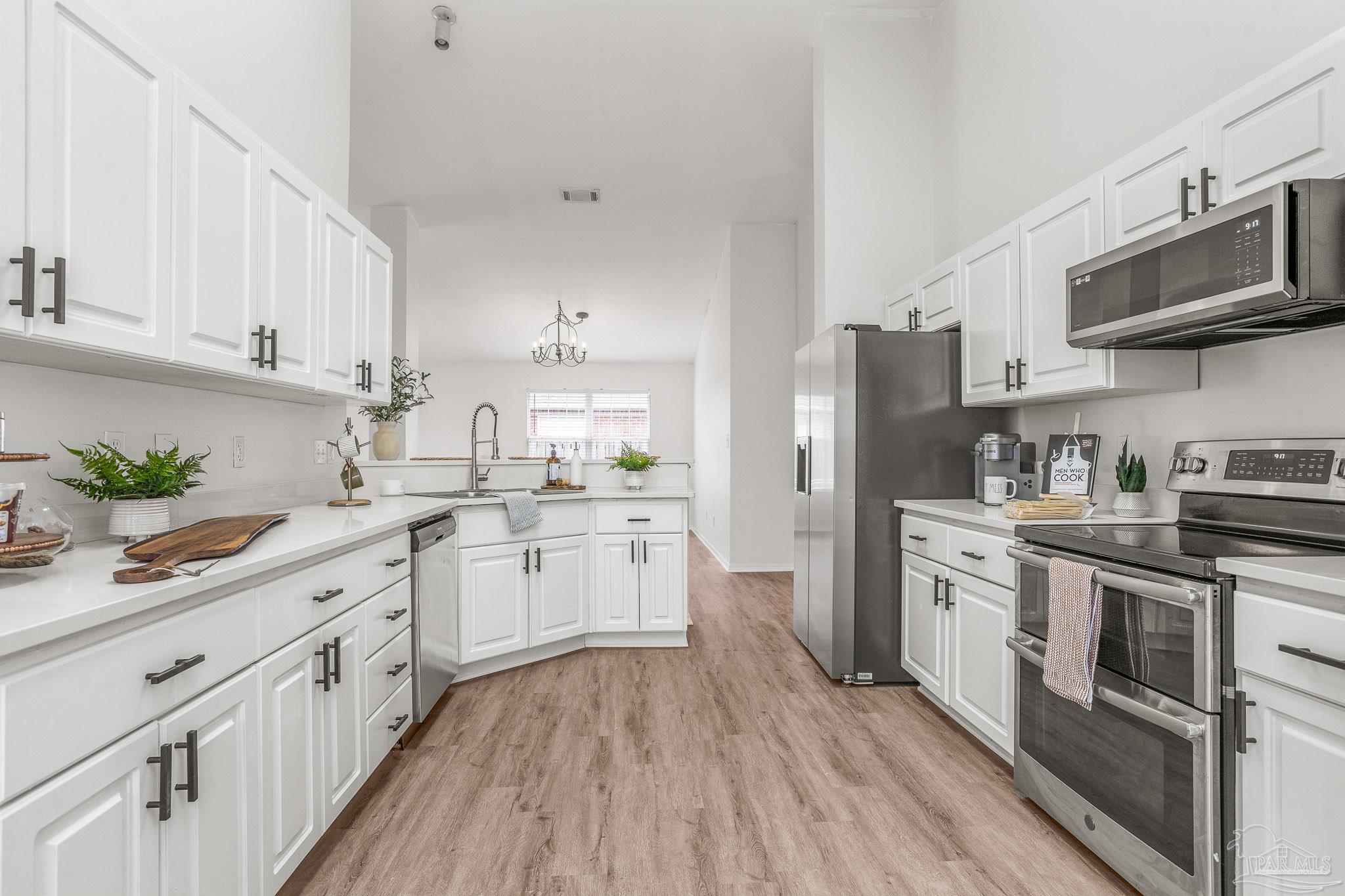 673 Hanley Downs Drive Cantonment, FL 32533 - Photo 11 of 39