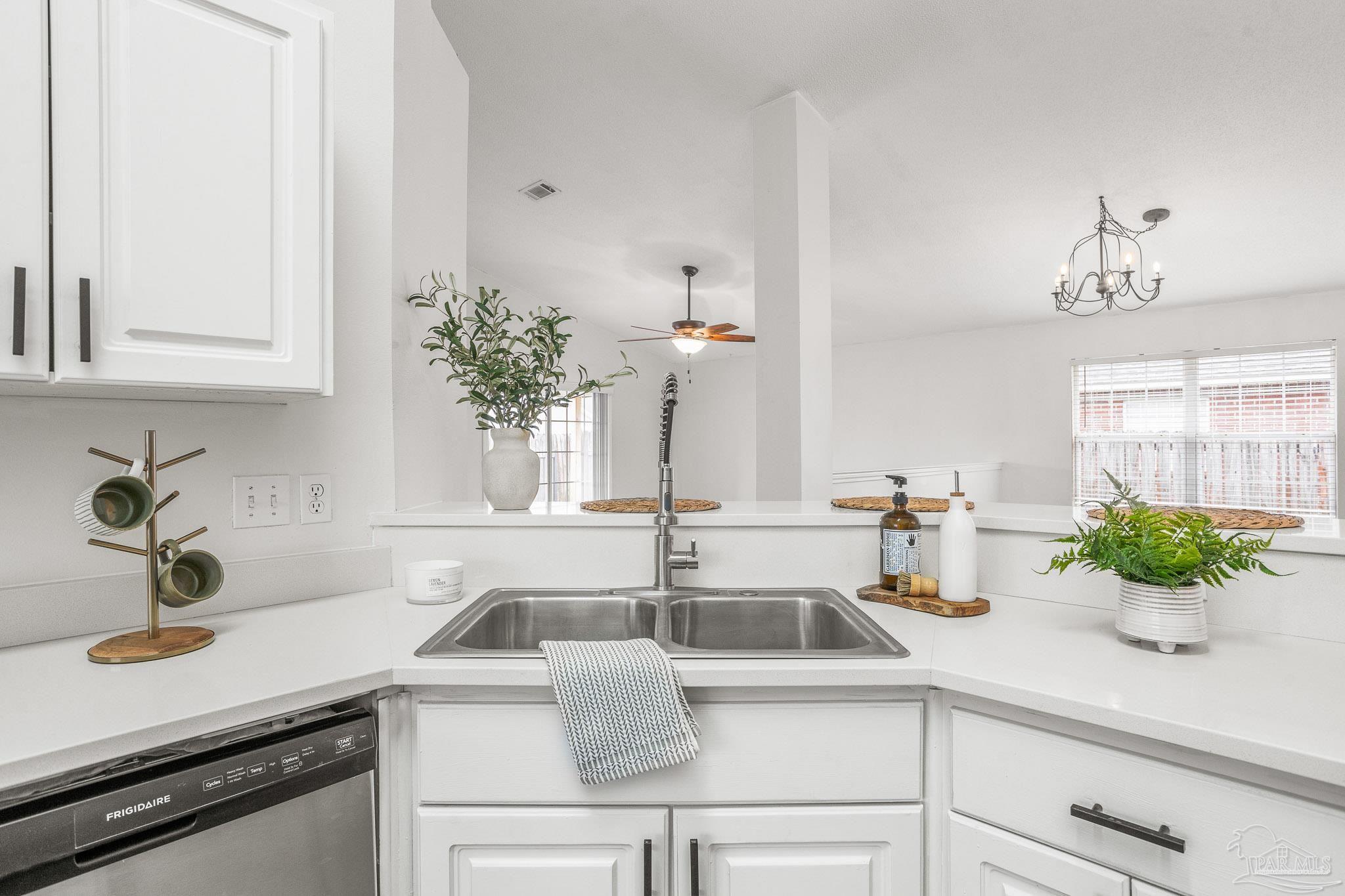 673 Hanley Downs Drive Cantonment, FL 32533 - Photo 12 of 39