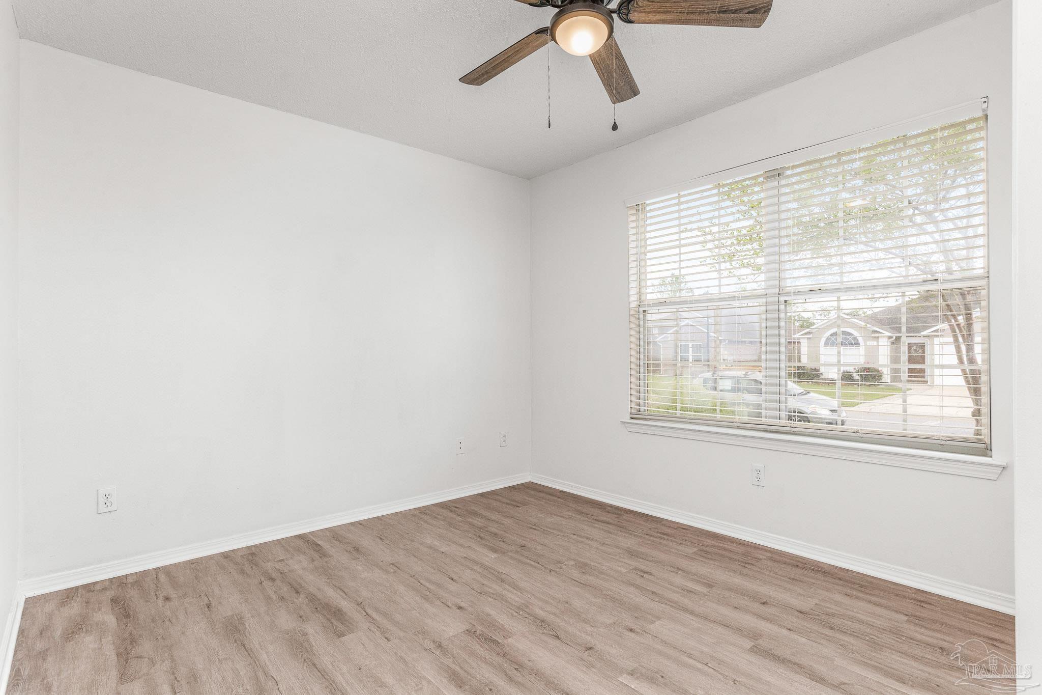 673 Hanley Downs Drive Cantonment, FL 32533 - Photo 5 of 39