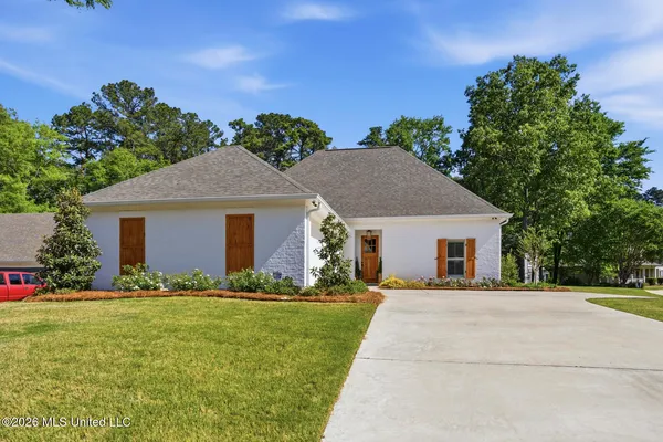 $465,000 | 304 Fairway Cove, Brandon, MS 39047