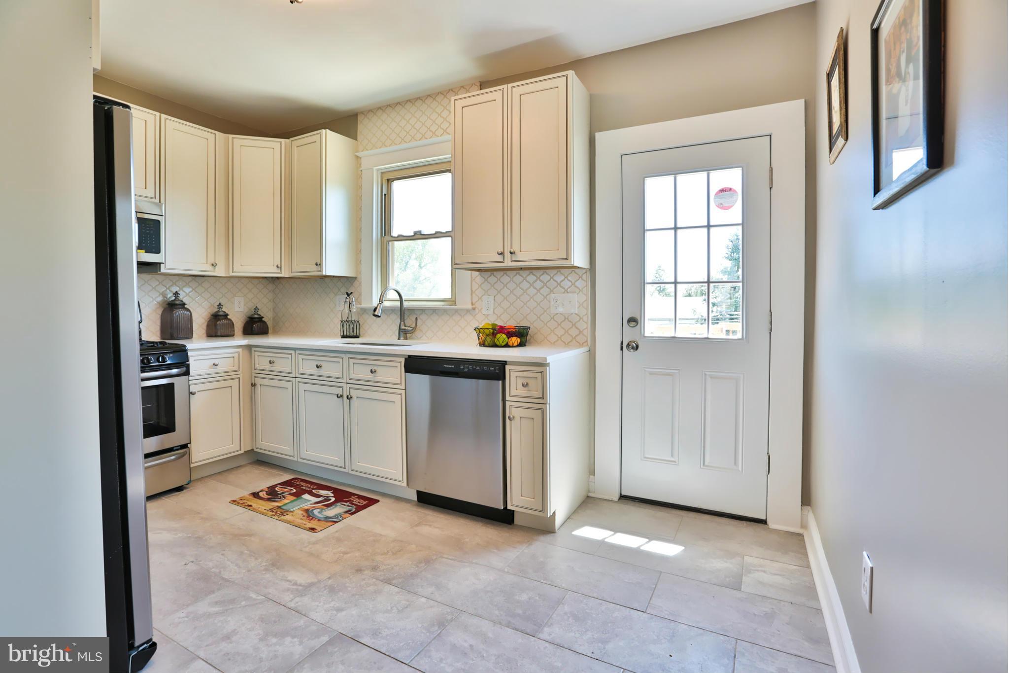 403 Walcott Road Baltimore, MD 21206 - Photo 9 of 29 Kitchen with Outdoor Access