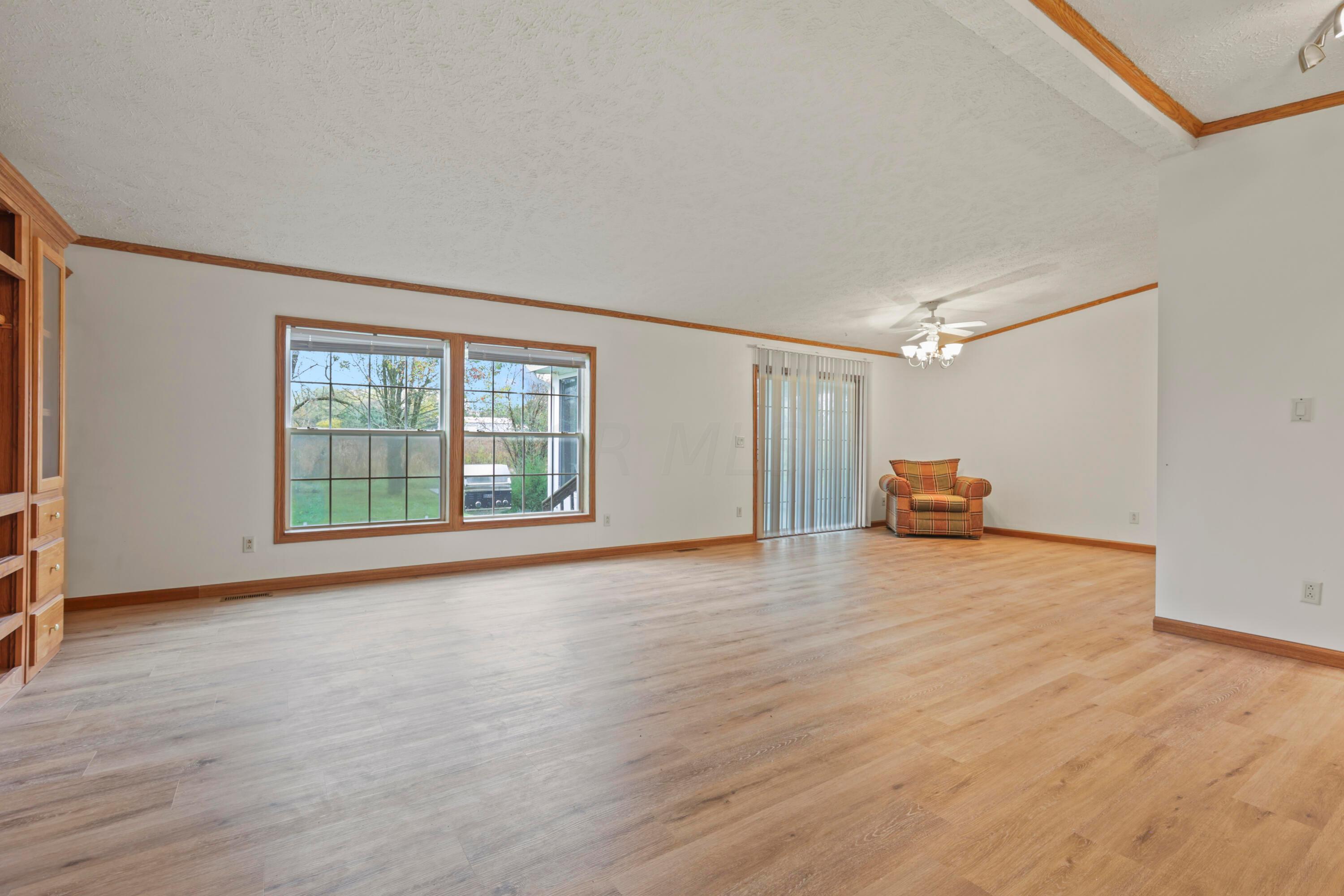 5550 Blacks Road Southwest Pataskala, OH 43062 - Photo 13 of 50 Living Room