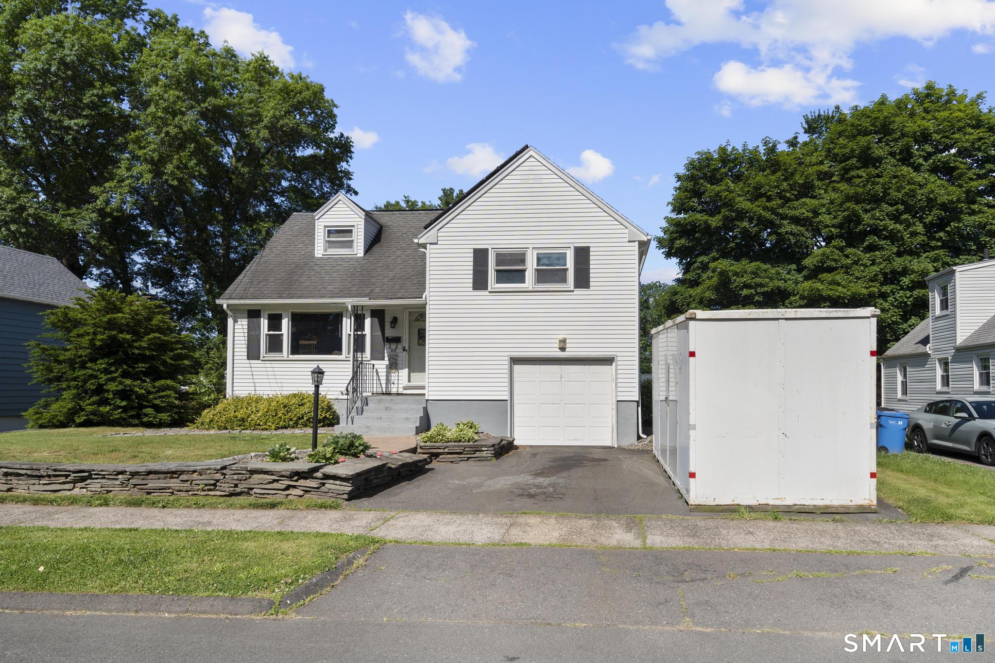 63 Bates Street Hartford, CT 06114 - Photo 2 of 37