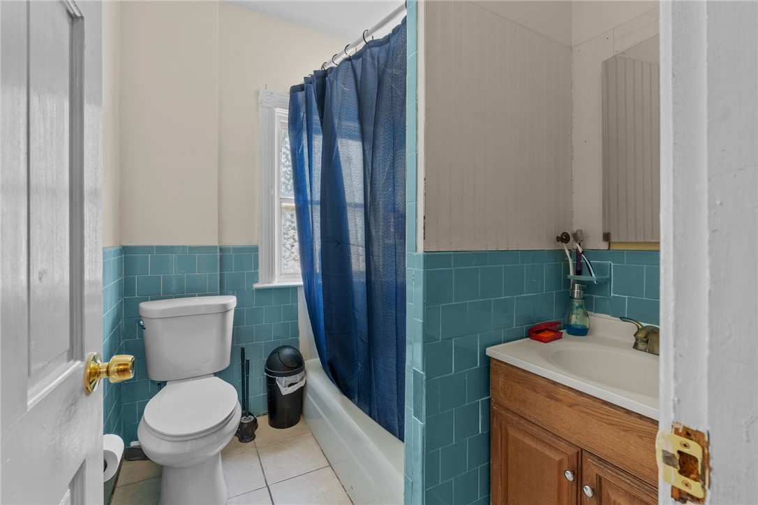 61 Warwick Road Pawtucket, RI 02861 - Photo 17 of 22 Bathroom