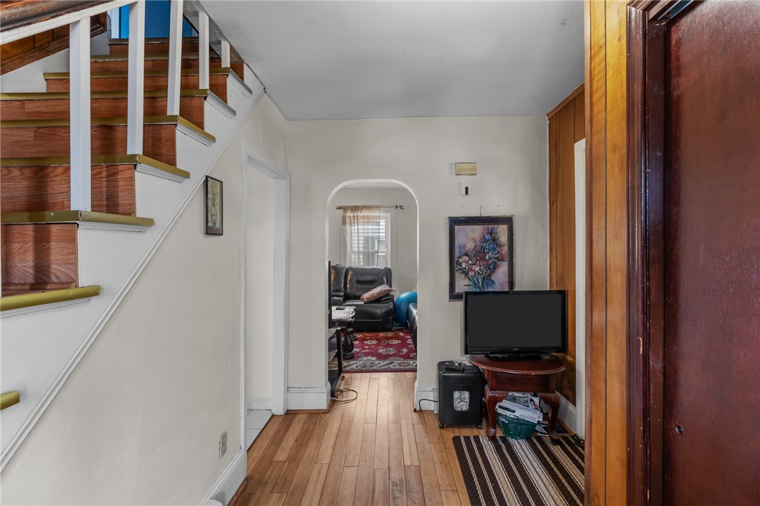 61 Warwick Road Pawtucket, RI 02861 - Photo 3 of 22 Hallway