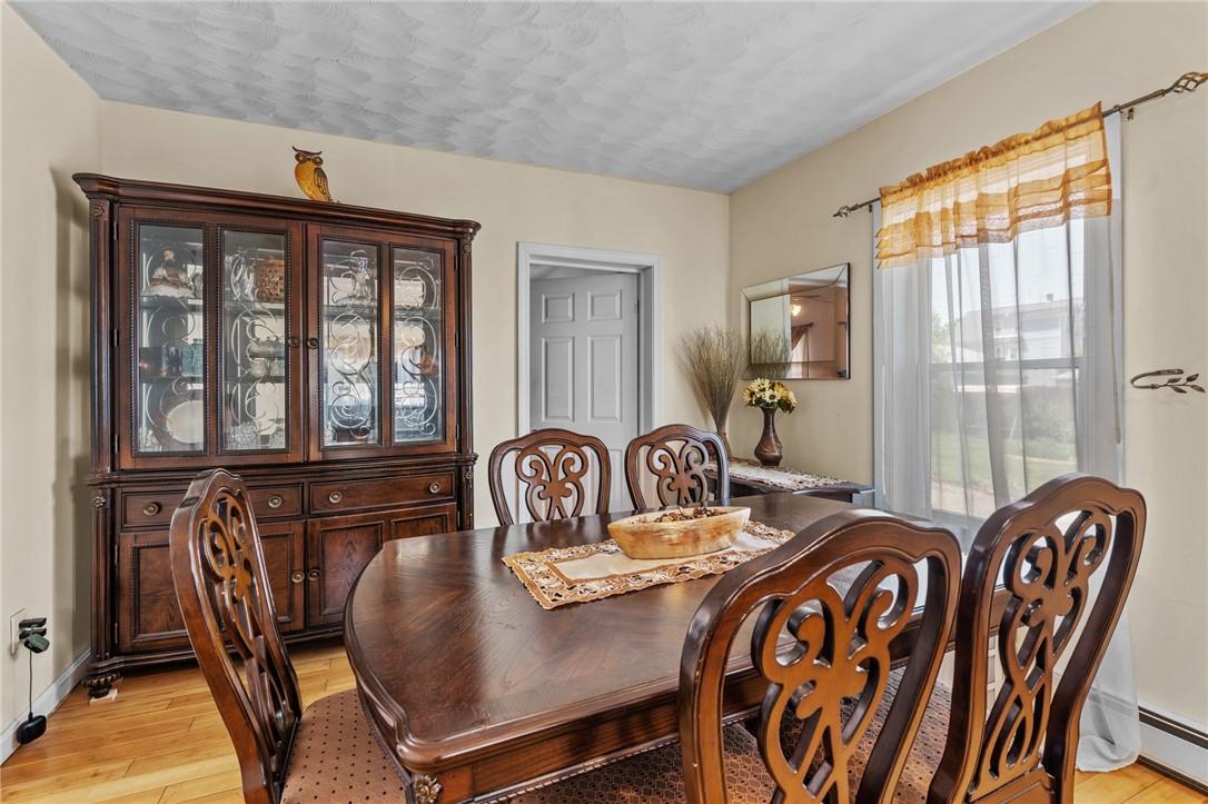 61 Warwick Road Pawtucket, RI 02861 - Photo 5 of 22 Dining Room