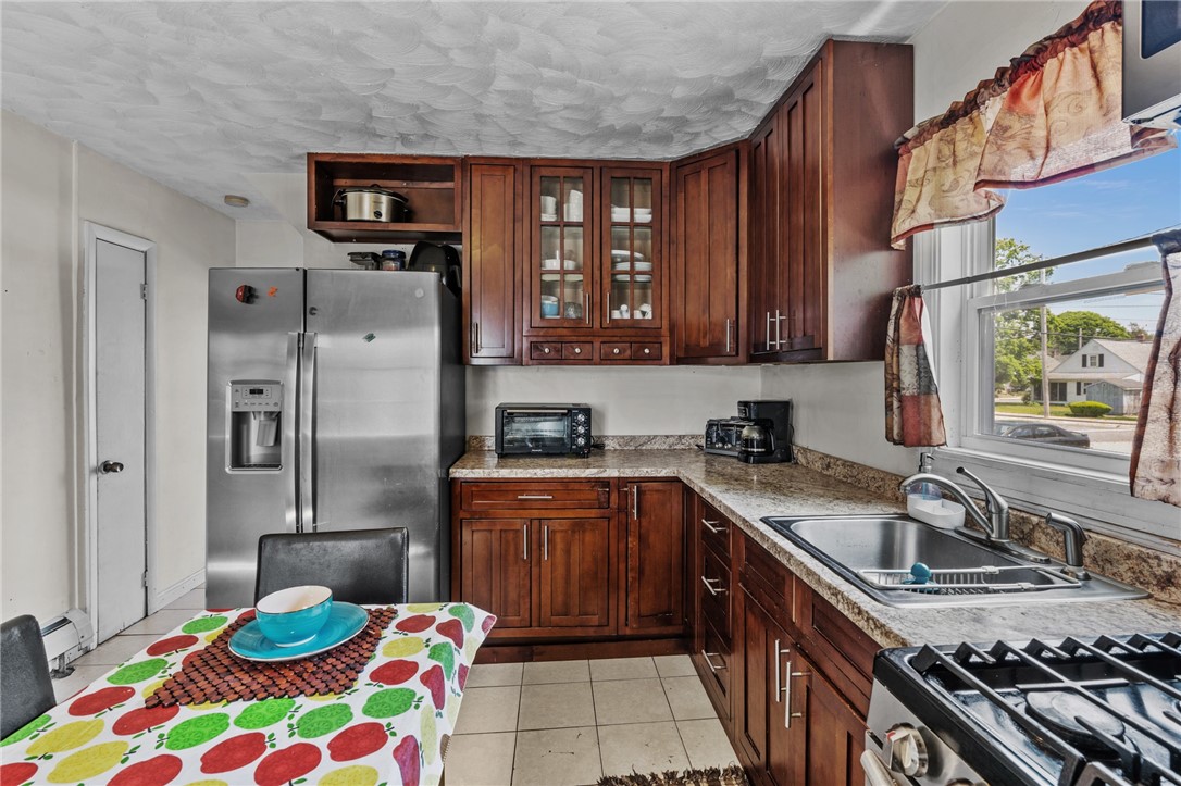 61 Warwick Road Pawtucket, RI 02861 - Photo 7 of 22 Kitchen