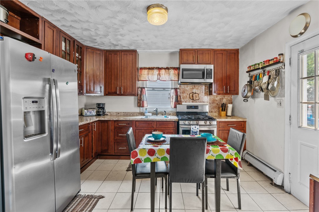 61 Warwick Road Pawtucket, RI 02861 - Photo 8 of 22 Kitchen