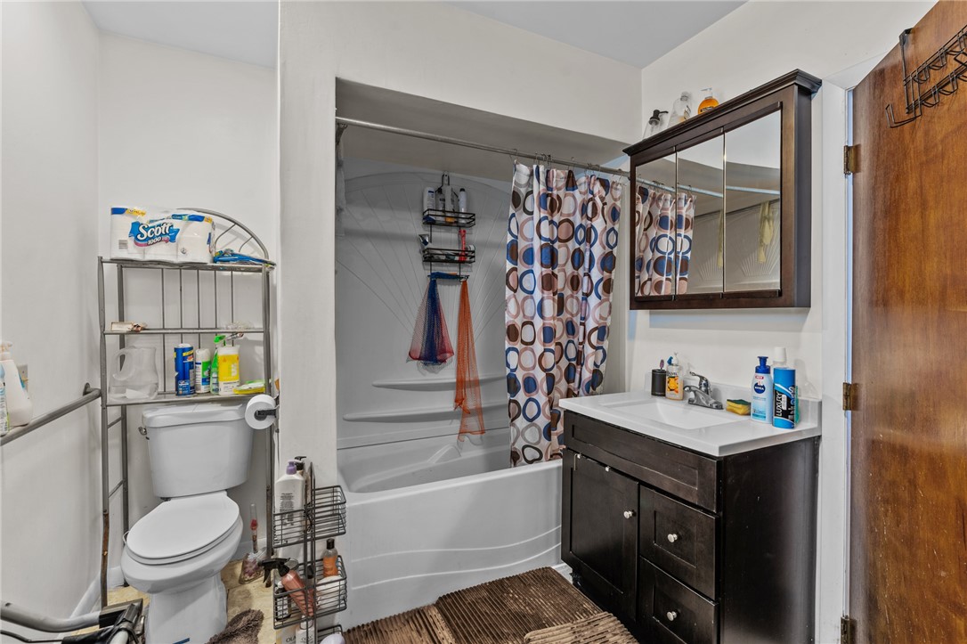 61 Warwick Road Pawtucket, RI 02861 - Photo 10 of 22 Bathroom