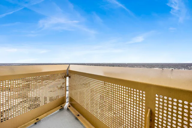 $3,300 | 1720 Maple Avenue, Unit 2580, Evanston, IL 60201