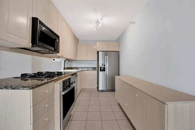 $3,300 | 1720 Maple Avenue, Unit 2580, Evanston, IL 60201