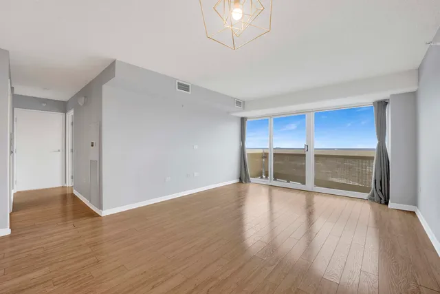 $3,300 | 1720 Maple Avenue, Unit 2580, Evanston, IL 60201