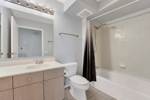 $3,300 | 1720 Maple Avenue, Unit 2580, Evanston, IL 60201