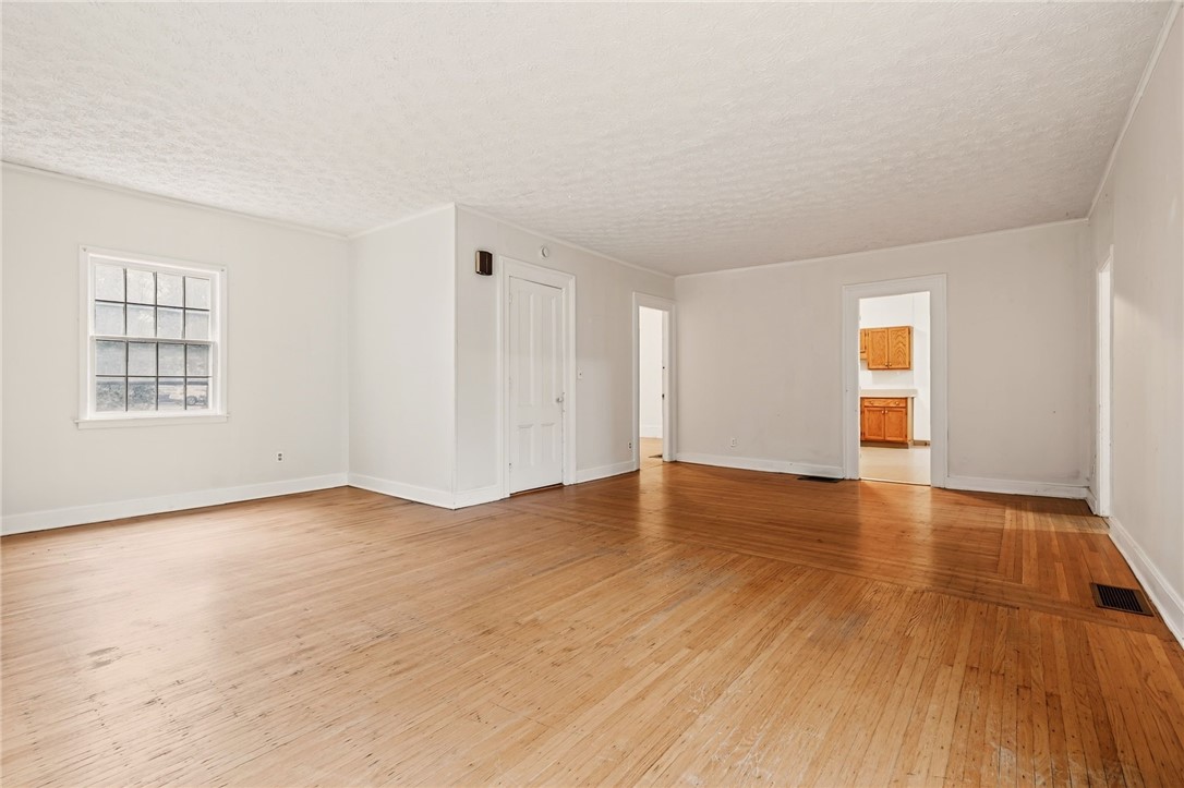 2 Upton Park Rochester, NY 14607 - Photo 5 of 32 Gallery Image 5