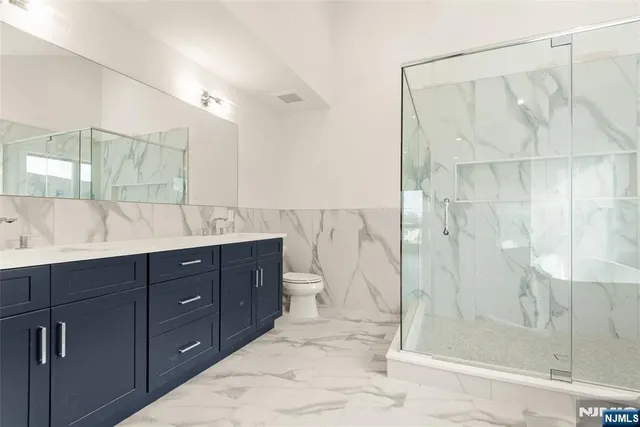 $1,400,000 | 230 8th Street, Unit A, Palisades Park, NJ 07650