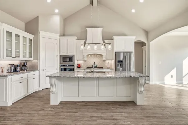 $559,900 | 412 Fowler Drive, Granbury, TX 76048