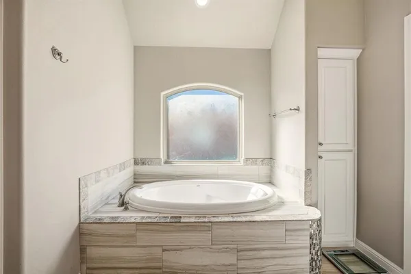 $559,900 | 412 Fowler Drive, Granbury, TX 76048