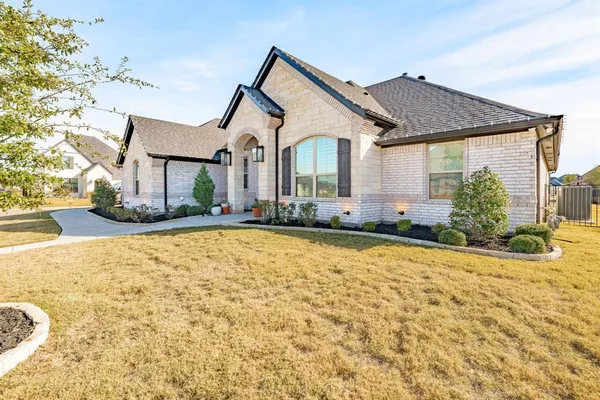 $559,900 | 412 Fowler Drive, Granbury, TX 76048