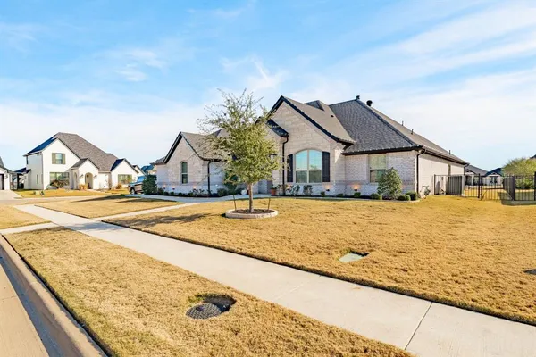 $559,900 | 412 Fowler Drive, Granbury, TX 76048