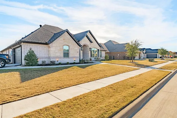 $559,900 | 412 Fowler Drive, Granbury, TX 76048