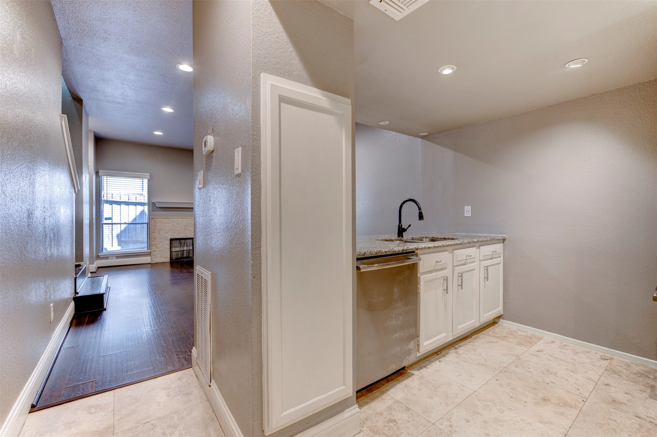 1920 Augusta Drive, Unit 19 Houston, TX 77057 - Photo 15 of 40