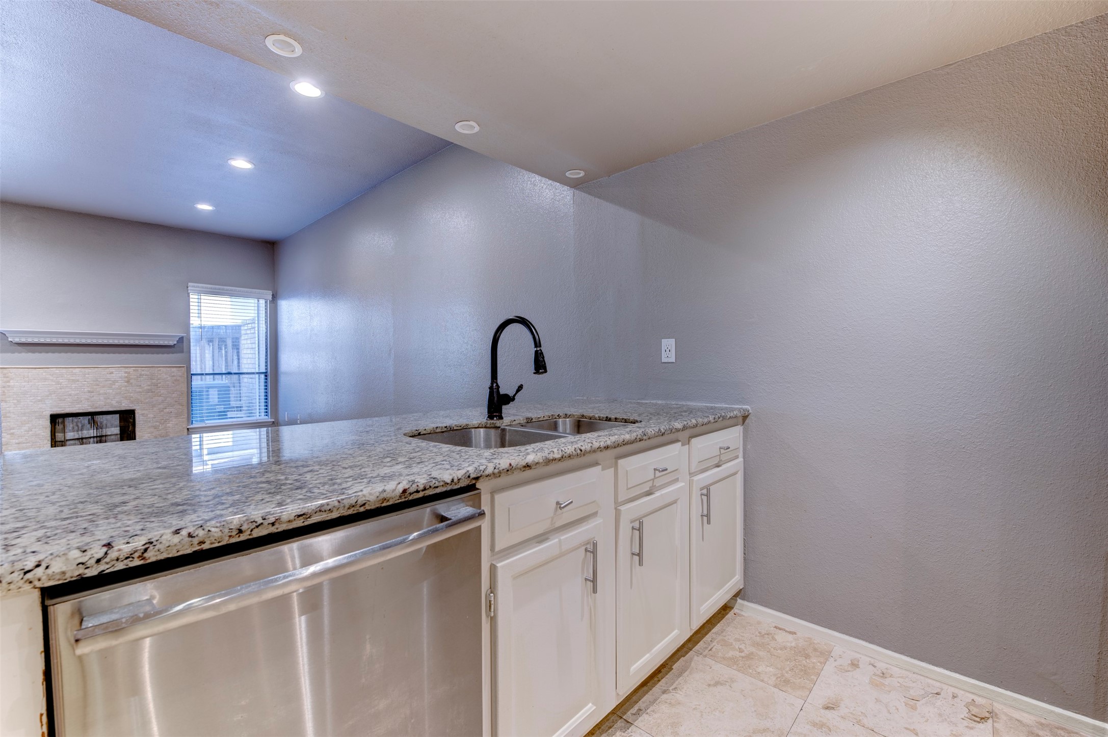 1920 Augusta Drive, Unit 19 Houston, TX 77057 - Photo 17 of 40