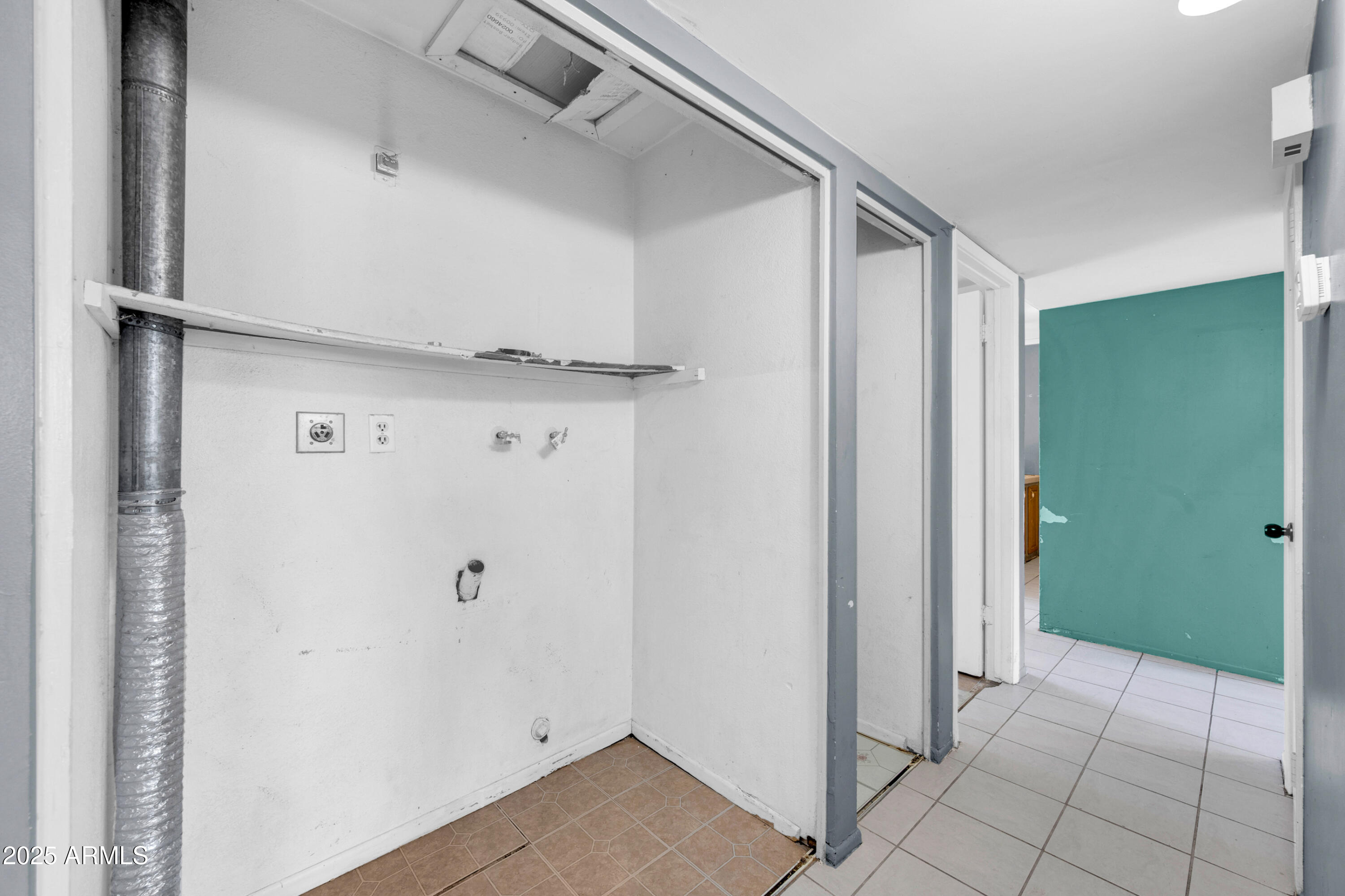 1627 West Maldonado Road Phoenix, AZ 85041 - Photo 11 of 30 1627 W Maldonado Rd-35