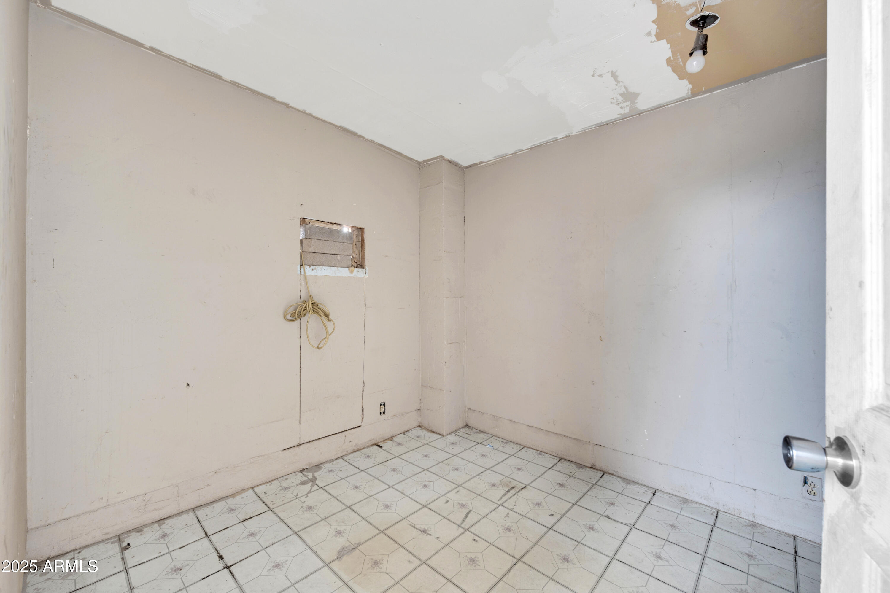 1627 West Maldonado Road Phoenix, AZ 85041 - Photo 26 of 30 1627 W Maldonado Rd-30