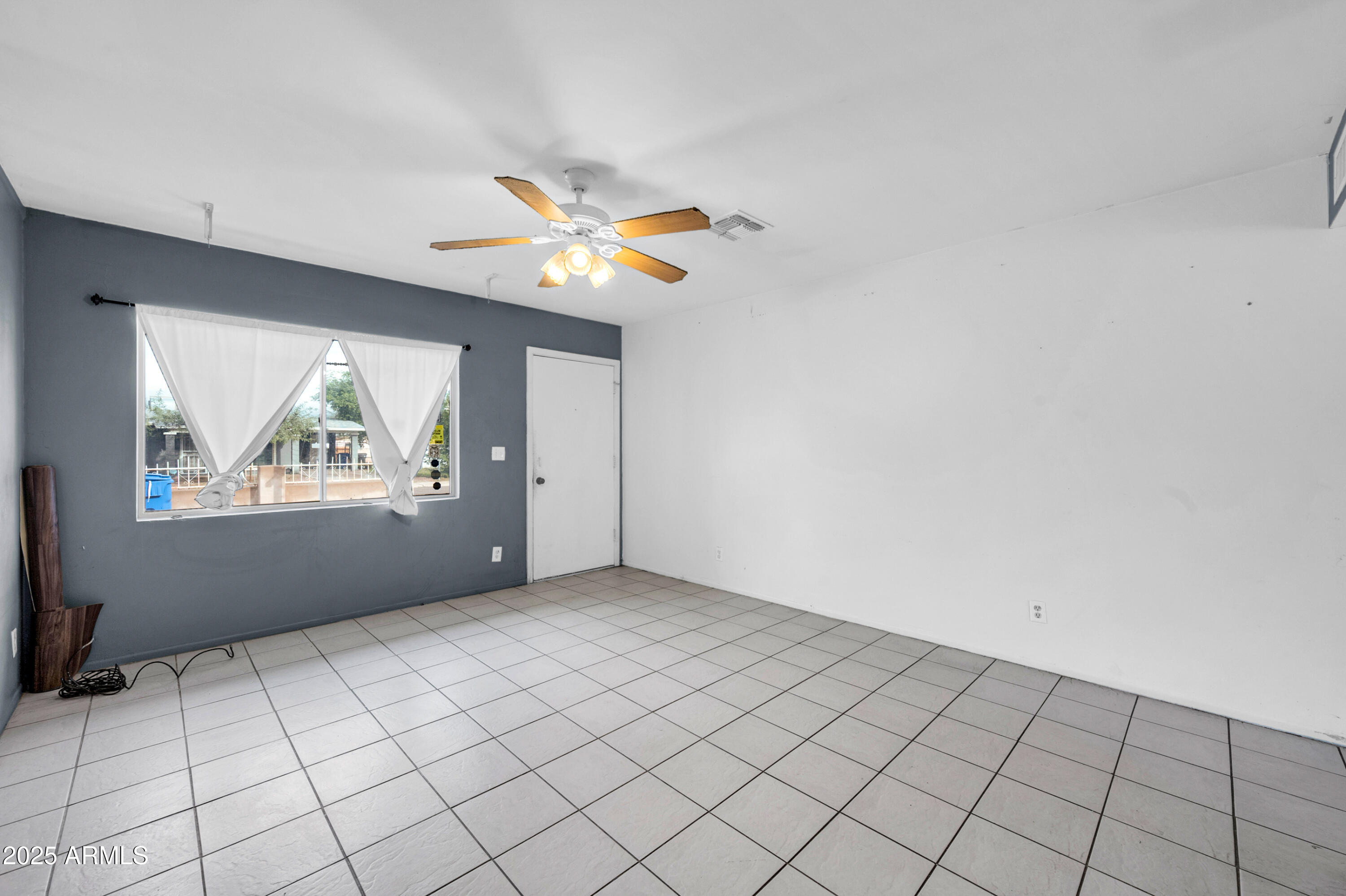 1627 West Maldonado Road Phoenix, AZ 85041 - Photo 4 of 30 1627 W Maldonado Rd-4