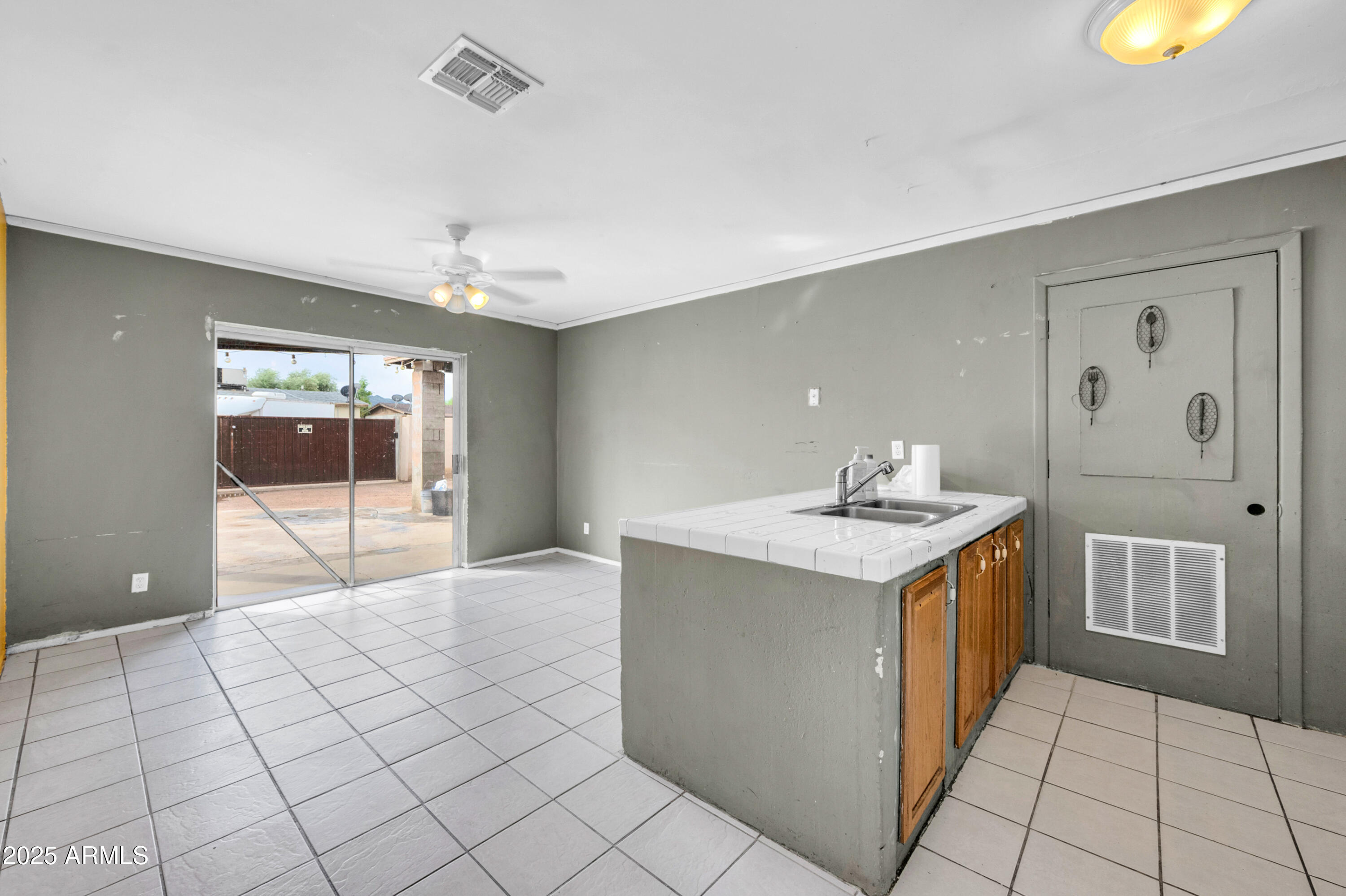 1627 West Maldonado Road Phoenix, AZ 85041 - Photo 7 of 30 1627 W Maldonado Rd-10