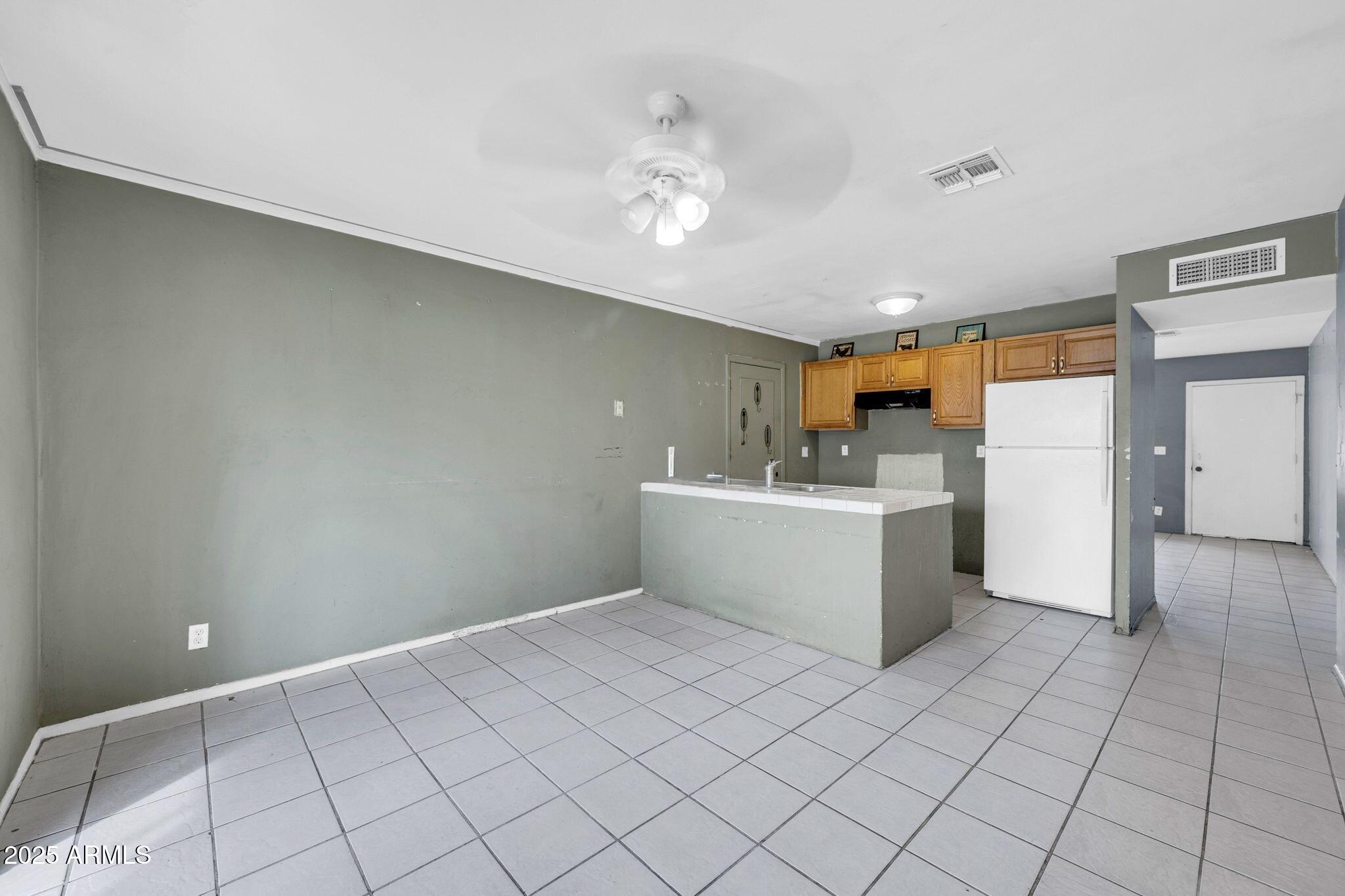 1627 West Maldonado Road Phoenix, AZ 85041 - Photo 8 of 30 1627 W Maldonado Rd-8