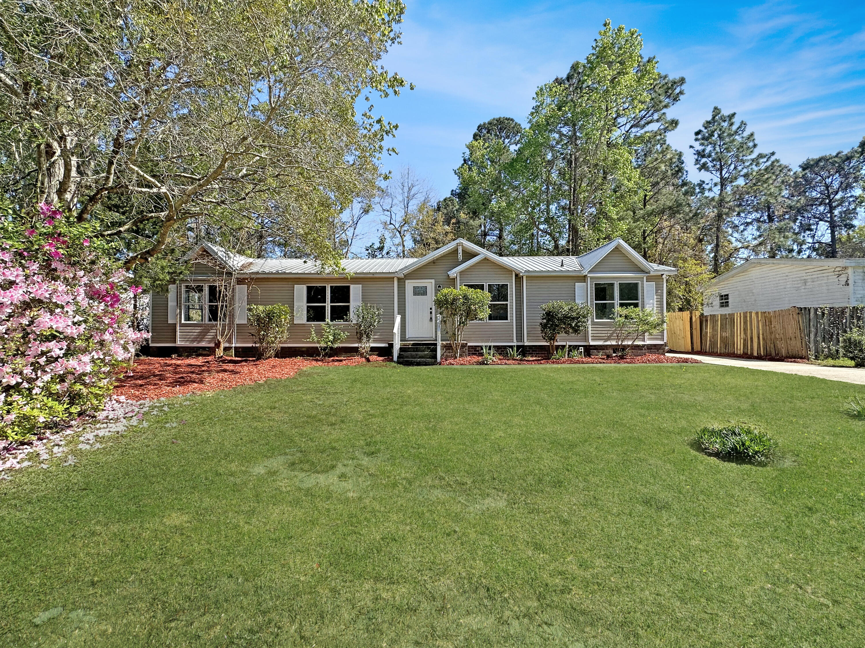 142 Grapevine Road Summerville, SC 29483 - Photo 1 of 17 1