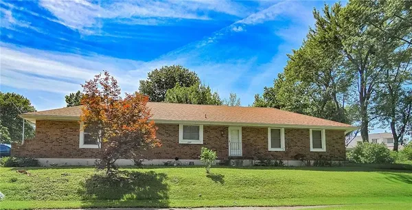 $297,500 | 1500 North Aztec Avenue, Independence, MO 64056