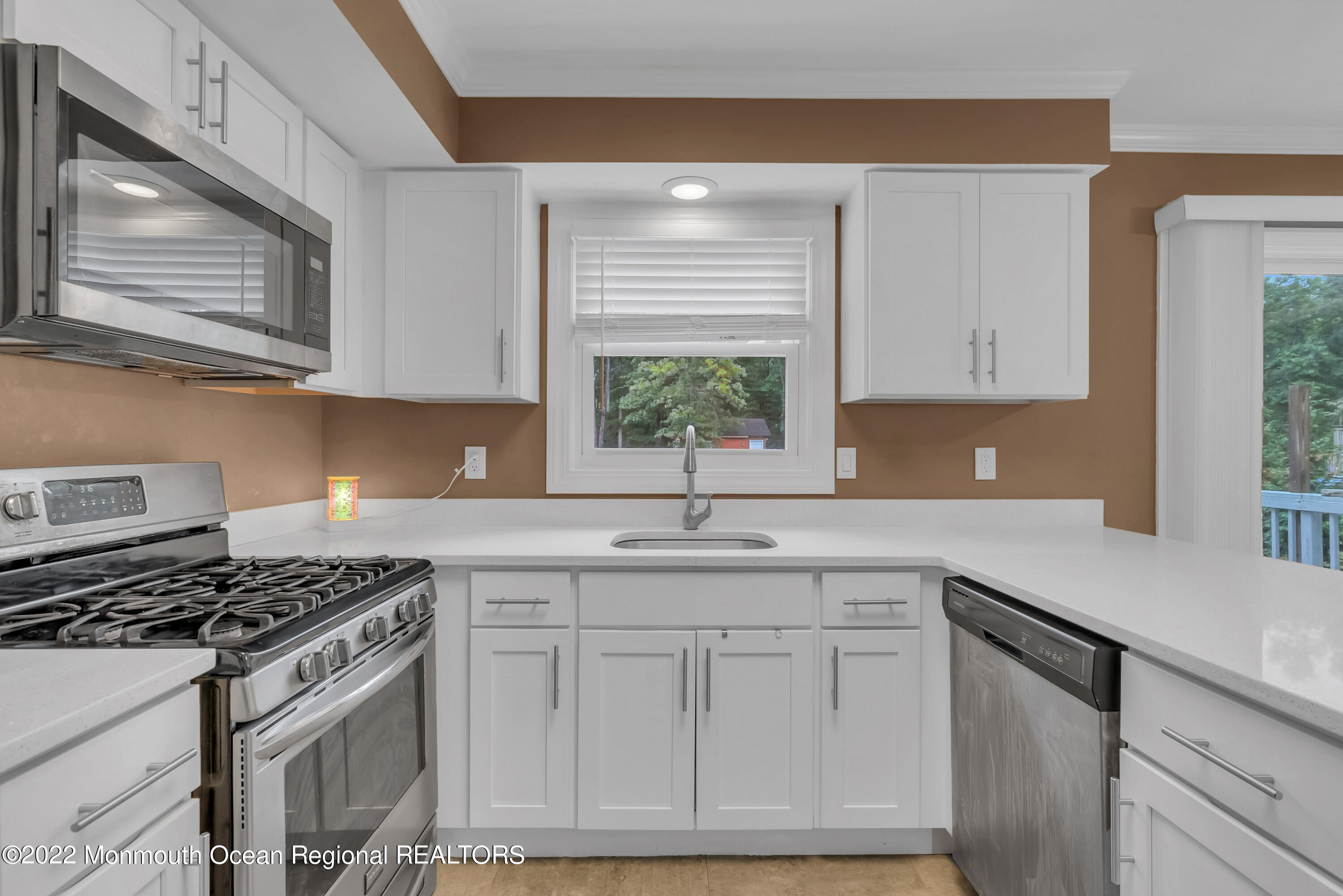 69 Butterfly Road Jackson, NJ 08527 - Photo 11 of 54 007_mjb06741