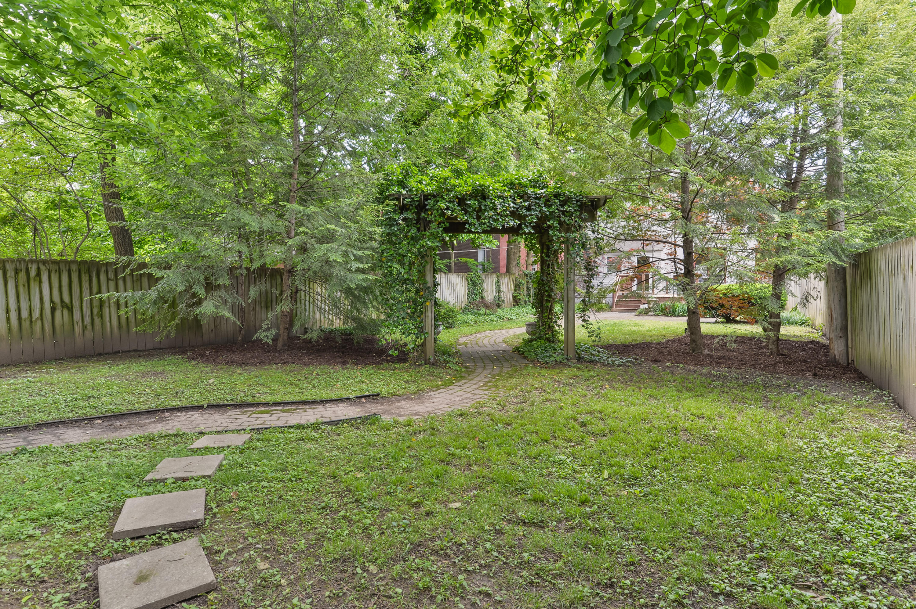 909 Cherokee Road Louisville, KY 40204 - Photo 33 of 38 38 LSIR 20170509