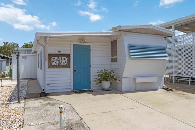 a house view with a outdoor space