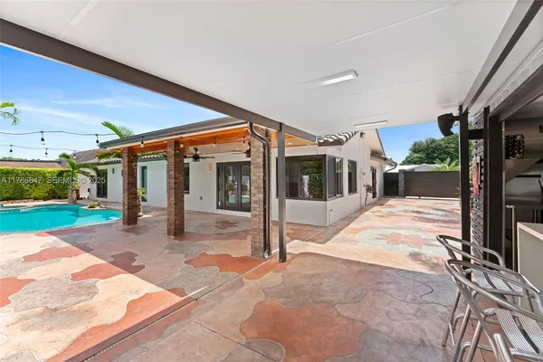 a view of outdoor space yard and porch