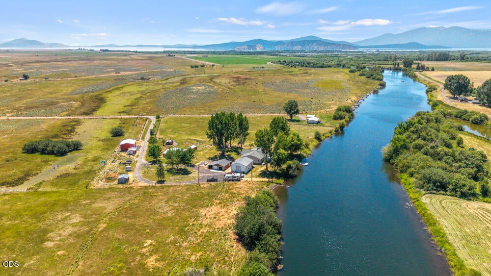31150 Modoc Point Road Chiloquin, OR 97624 - Photo 4 of 85 Gallery Image 4