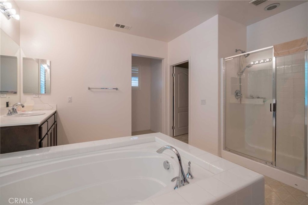 8656 Harvest Place Rancho Cucamonga, CA 91730 - Photo 20 of 39 a bathroom with a bathtub and a sink