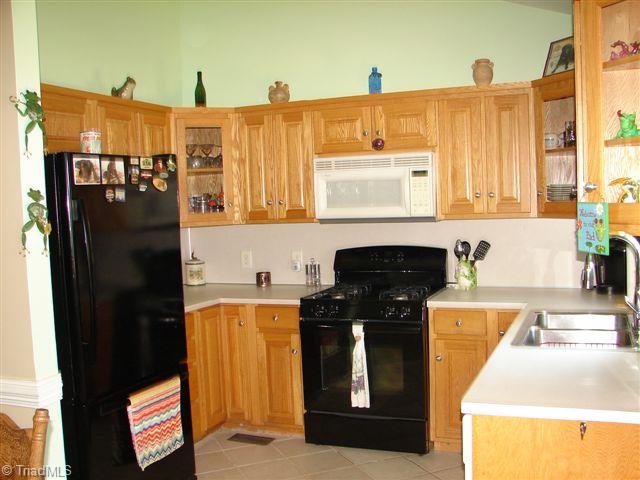 3874 Young Road Asheboro, NC 27205 - Photo 17 of 22 Kitchen -has gas range.