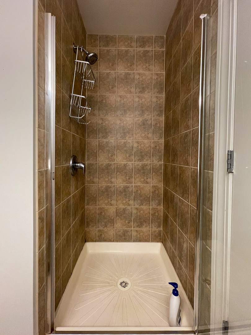 451 West Huron Street, Unit 709 Chicago, IL 60654 - Photo 12 of 19 a bathroom with a bath tub