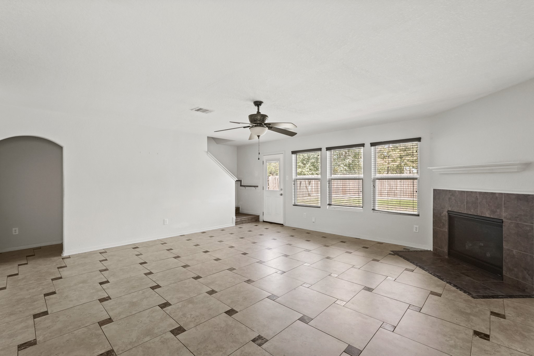 16115 Sheldon Ridge Way Houston, TX 77044 - Photo 5 of 21 Gallery Image 5